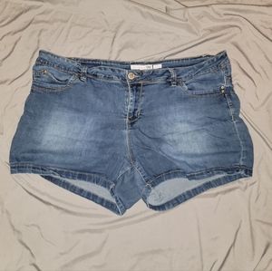 YMI Wanna Betta Butt shorts size 18